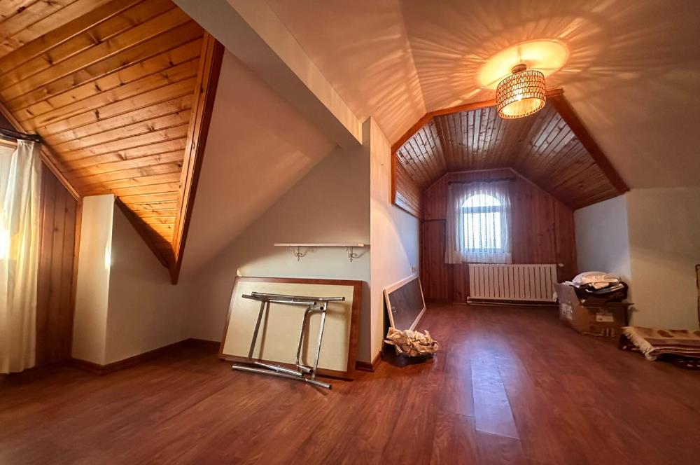 GÖLBAŞINDA SATILIK GENİŞ BAHÇELİ VİLLA