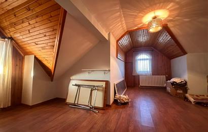 GÖLBAŞINDA SATILIK GENİŞ BAHÇELİ VİLLA