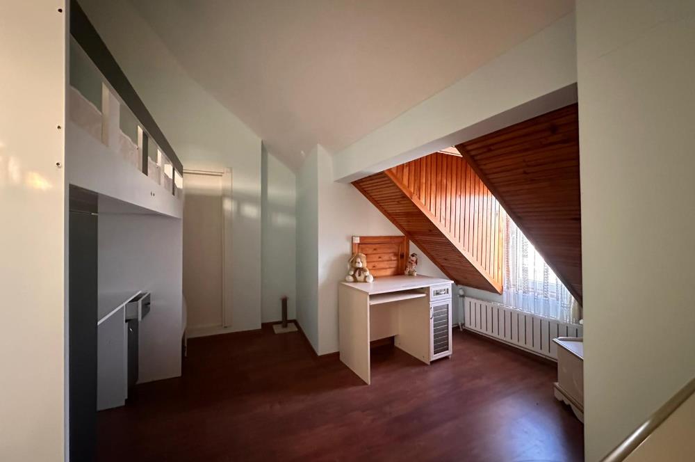 GÖLBAŞINDA SATILIK GENİŞ BAHÇELİ VİLLA