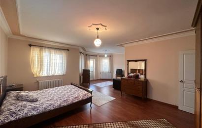 GÖLBAŞINDA SATILIK GENİŞ BAHÇELİ VİLLA