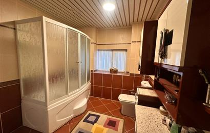 GÖLBAŞINDA SATILIK GENİŞ BAHÇELİ VİLLA