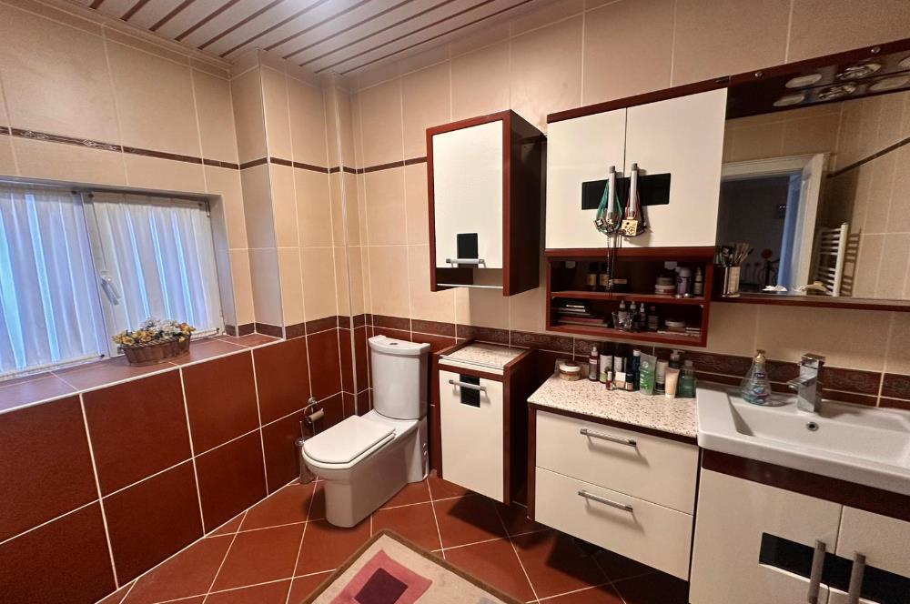 GÖLBAŞINDA SATILIK GENİŞ BAHÇELİ VİLLA