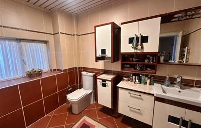 GÖLBAŞINDA SATILIK GENİŞ BAHÇELİ VİLLA