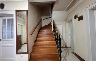 GÖLBAŞINDA SATILIK GENİŞ BAHÇELİ VİLLA