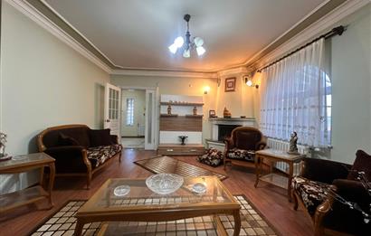 GÖLBAŞINDA SATILIK GENİŞ BAHÇELİ VİLLA