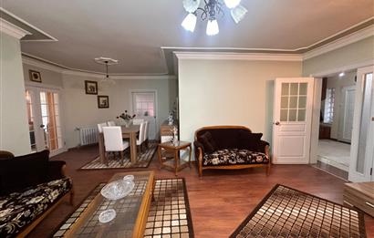 GÖLBAŞINDA SATILIK GENİŞ BAHÇELİ VİLLA