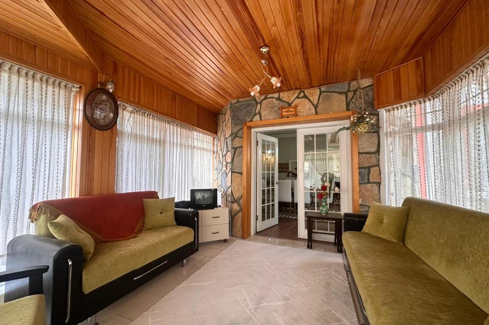 GÖLBAŞINDA SATILIK GENİŞ BAHÇELİ VİLLA