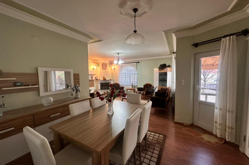 GÖLBAŞINDA SATILIK GENİŞ BAHÇELİ VİLLA