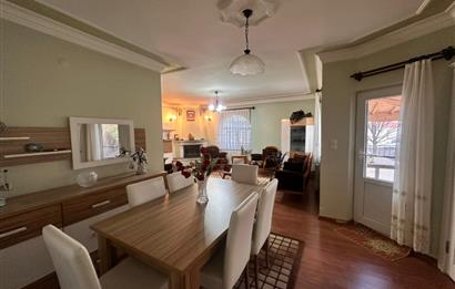 GÖLBAŞINDA SATILIK GENİŞ BAHÇELİ VİLLA