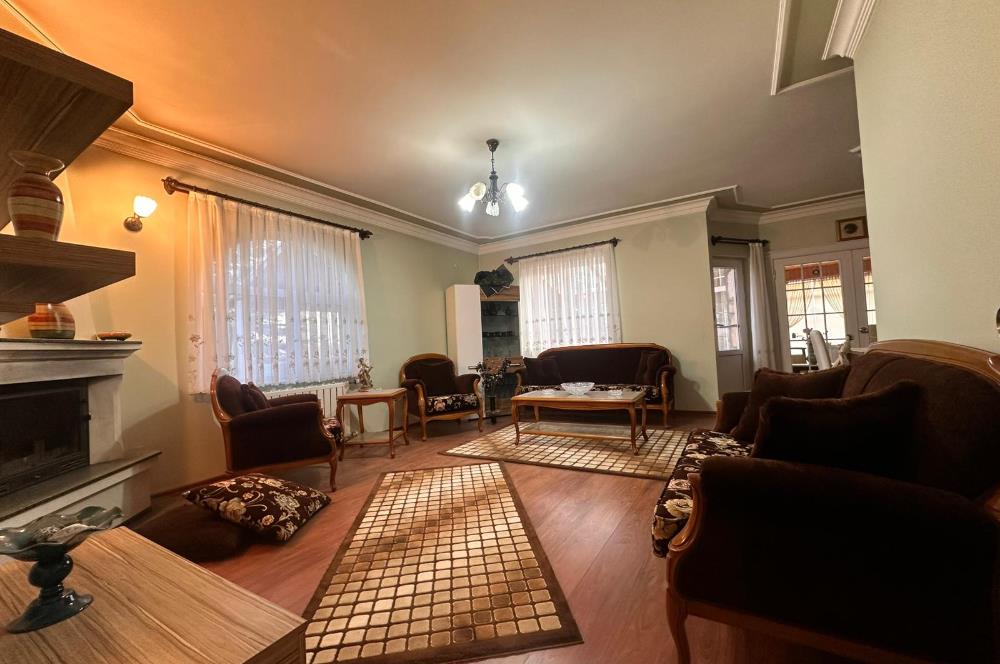 GÖLBAŞINDA SATILIK GENİŞ BAHÇELİ VİLLA