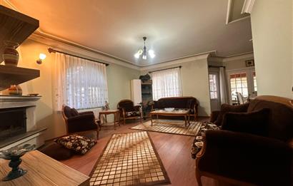 GÖLBAŞINDA SATILIK GENİŞ BAHÇELİ VİLLA