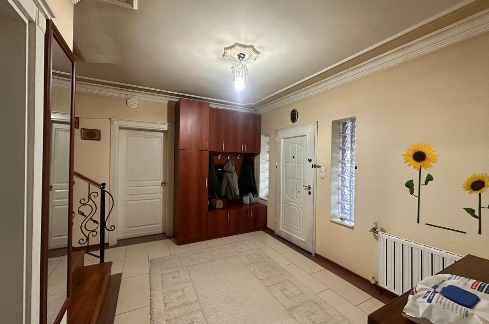 GÖLBAŞINDA SATILIK GENİŞ BAHÇELİ VİLLA