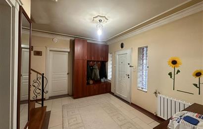 GÖLBAŞINDA SATILIK GENİŞ BAHÇELİ VİLLA