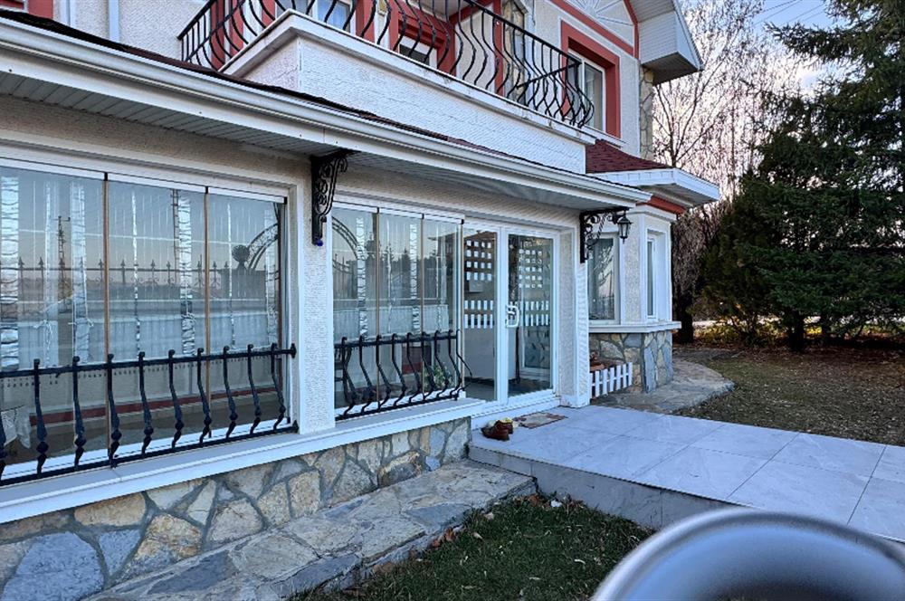 GÖLBAŞINDA SATILIK GENİŞ BAHÇELİ VİLLA