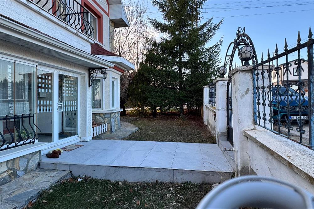 GÖLBAŞINDA SATILIK GENİŞ BAHÇELİ VİLLA