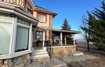 GÖLBAŞINDA SATILIK GENİŞ BAHÇELİ VİLLA