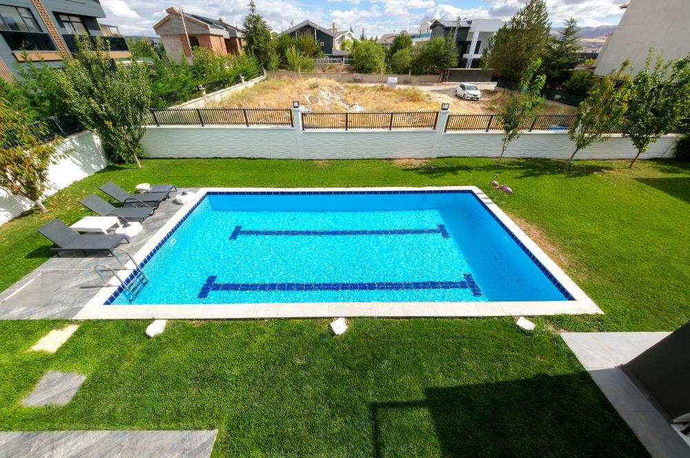 GÖLBAŞI DOKTORLAR SİTESİ,YENİ KISIMDA HAVUZLU VİLLA 