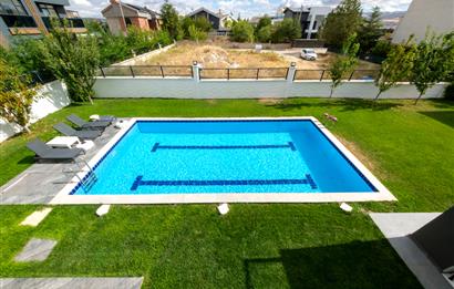 GÖLBAŞI DOKTORLAR SİTESİ,YENİ KISIMDA HAVUZLU VİLLA 