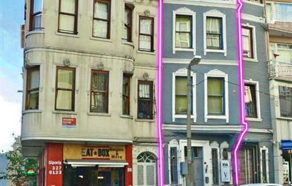 Abbasağada Kısmi Boğaz Manzaralı Ticari ve Konuta Uygun Bina