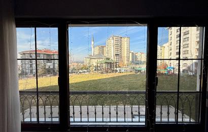 OKULLAR BÖLGESİNDE SİTE İÇERİSİNDE YENİLENMİŞ YAPILI 3+1 DAİRE