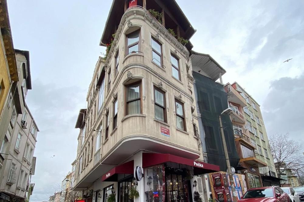 Abbasağada Kısmi Boğaz Manzaralı Ticari ve Konuta Uygun Bina