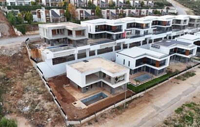 Şirinköy'de Satılık Lüks Havuzlu Villa Bahçeşehir Koleji Yanında