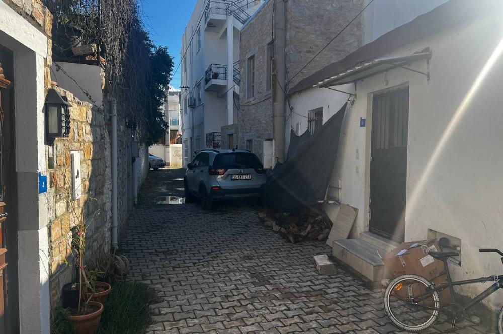 Bodrumun Kalbinde 285 M2 İçerisinde 2 Adet Müstakil Ev ve Bahçe Tek Fiyat