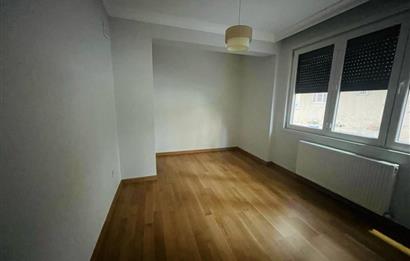 BOSTANCININ EN İYİ KONUMUNDA CADDEYE 3.YENİ BİNADA 2+1