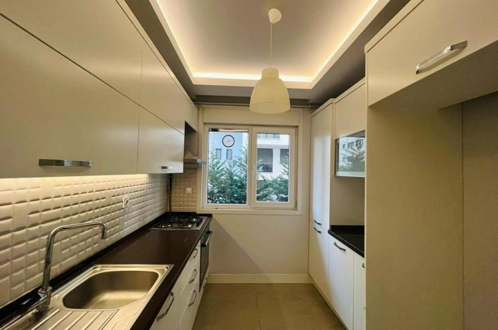 BOSTANCININ EN İYİ KONUMUNDA CADDEYE 3.YENİ BİNADA 2+1