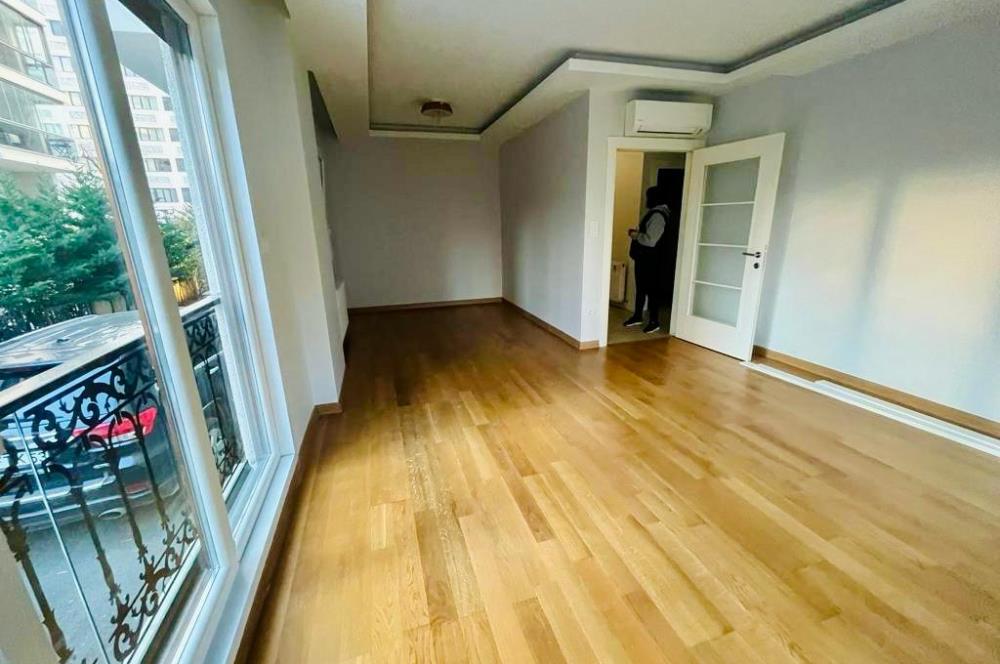 BOSTANCININ EN İYİ KONUMUNDA CADDEYE 3.YENİ BİNADA 2+1