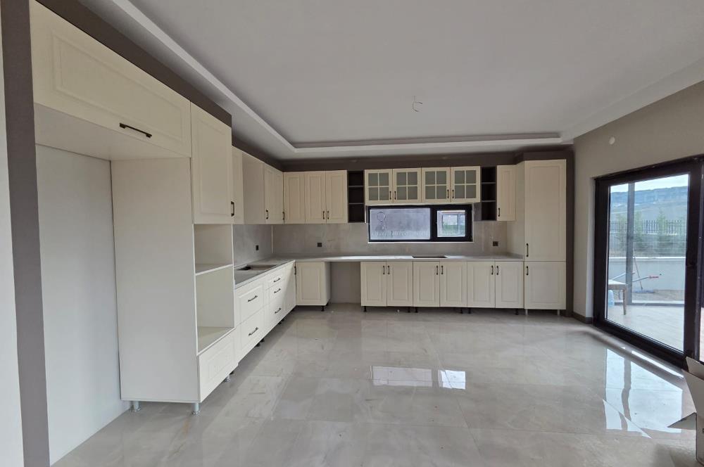 BAĞLICA ZİRVE CADDESİ, UMDE SİTESİNDE SATILIK 5+1 KÖŞE VİLLA