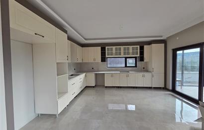 BAĞLICA ZİRVE CADDESİ, UMDE SİTESİNDE SATILIK 5+1 KÖŞE VİLLA