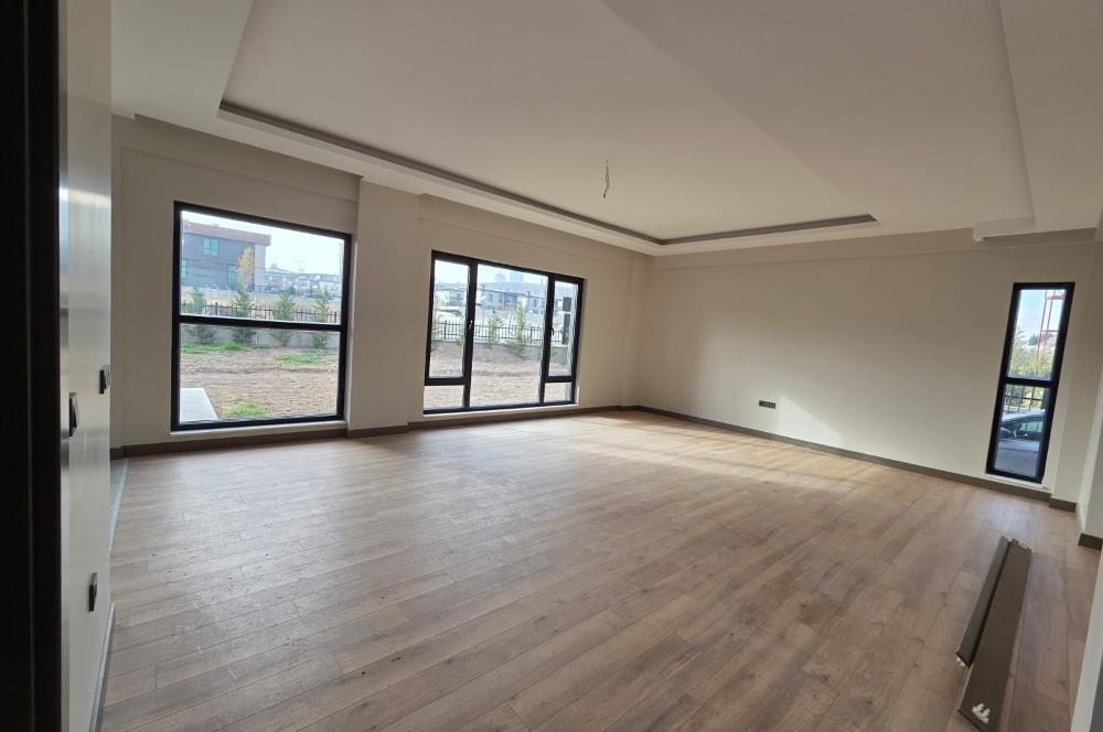 BAĞLICA ZİRVE CADDESİ, UMDE SİTESİNDE SATILIK 5+1 KÖŞE VİLLA