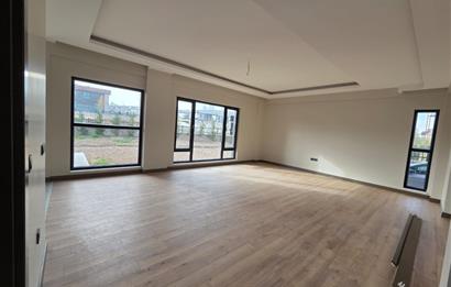 BAĞLICA ZİRVE CADDESİ, UMDE SİTESİNDE SATILIK 5+1 KÖŞE VİLLA