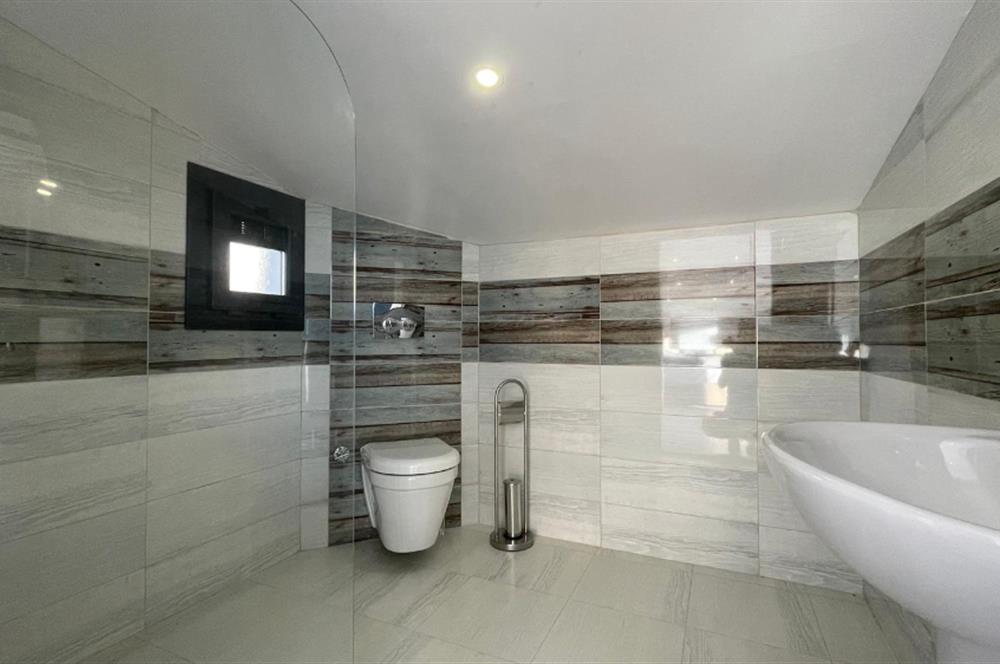 4+1 200 m2 , Panoramik Deniz Manzaralı ve Plajlı