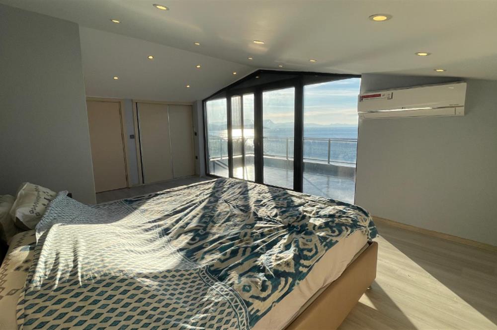 4+1 200 m2 , Panoramik Deniz Manzaralı ve Plajlı