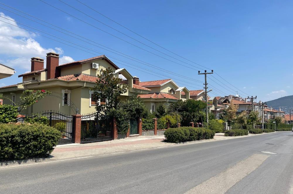 GÜMÜŞTEPEDE PRESTİJLİ SİTEDE GENİŞ AİLE VİLLASI CENTURY 21 EWA