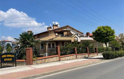 GÜMÜŞTEPEDE PRESTİJLİ SİTEDE GENİŞ AİLE VİLLASI CENTURY 21 EWA