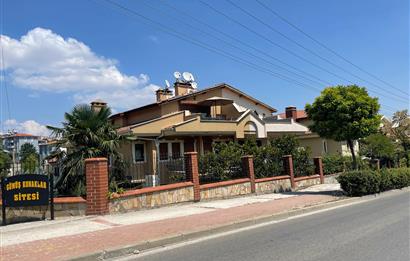 GÜMÜŞTEPEDE PRESTİJLİ SİTEDE GENİŞ AİLE VİLLASI CENTURY 21 EWA