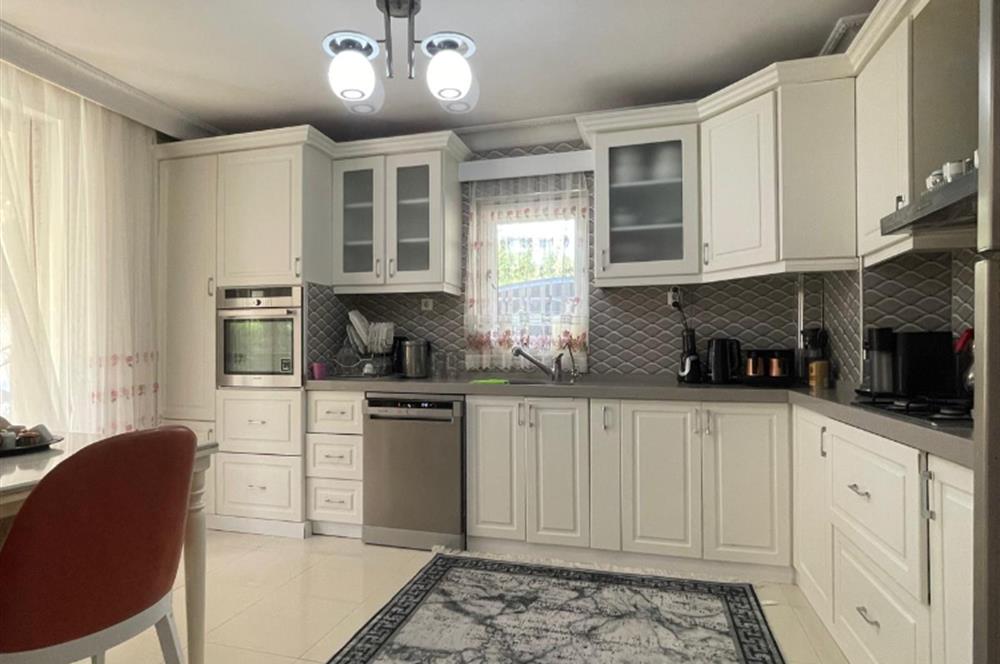 GÜMÜŞTEPEDE PRESTİJLİ SİTEDE GENİŞ AİLE VİLLASI CENTURY 21 EWA