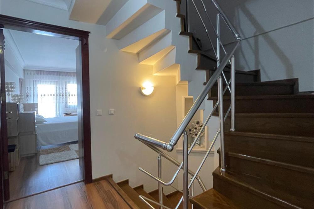 GÜMÜŞTEPEDE PRESTİJLİ SİTEDE GENİŞ AİLE VİLLASI CENTURY 21 EWA