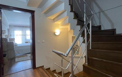 GÜMÜŞTEPEDE PRESTİJLİ SİTEDE GENİŞ AİLE VİLLASI CENTURY 21 EWA