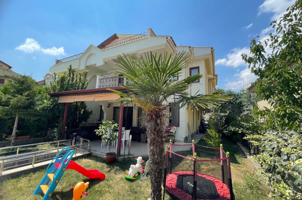GÜMÜŞTEPEDE PRESTİJLİ SİTEDE GENİŞ AİLE VİLLASI CENTURY 21 EWA