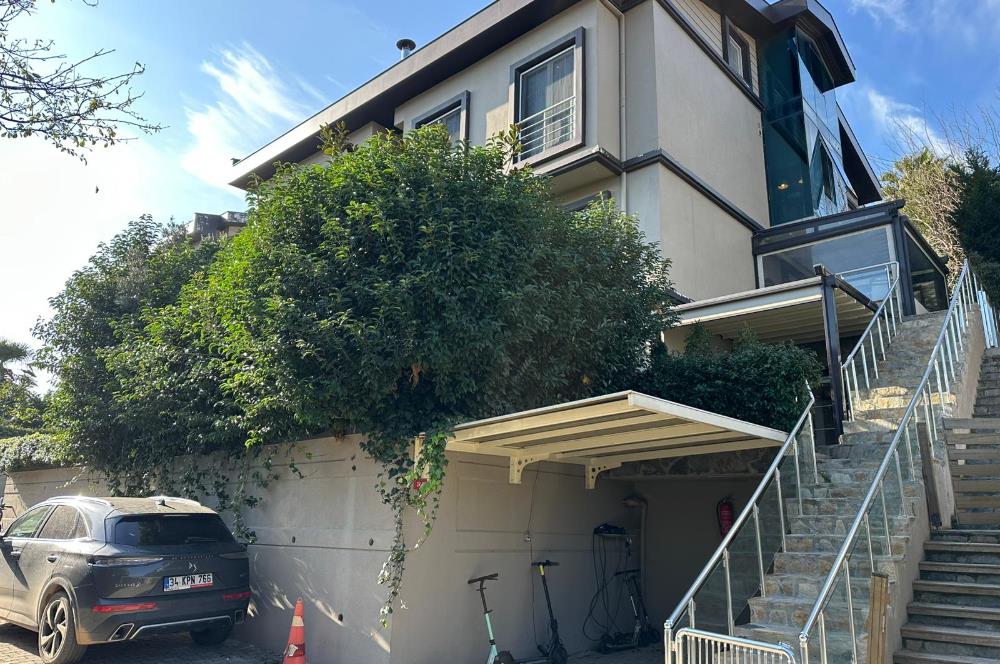 Sarıyer Uskmrköy Belkıs Konaklarında 3+1 ACİL Satılık Villa
