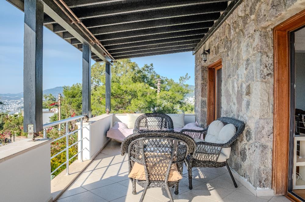 Bodrum Kumbahçe Kale ve Deniz Manzaralı Satılık Müstakil Villa