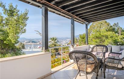 Bodrum Kumbahçe Kale ve Deniz Manzaralı Satılık Müstakil Villa
