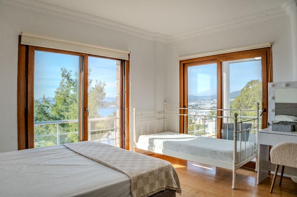 Bodrum Kumbahçe Kale ve Deniz Manzaralı Satılık Müstakil Villa