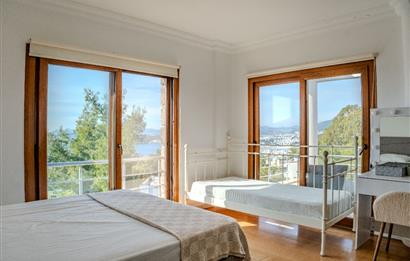 Bodrum Kumbahçe Kale ve Deniz Manzaralı Satılık Müstakil Villa