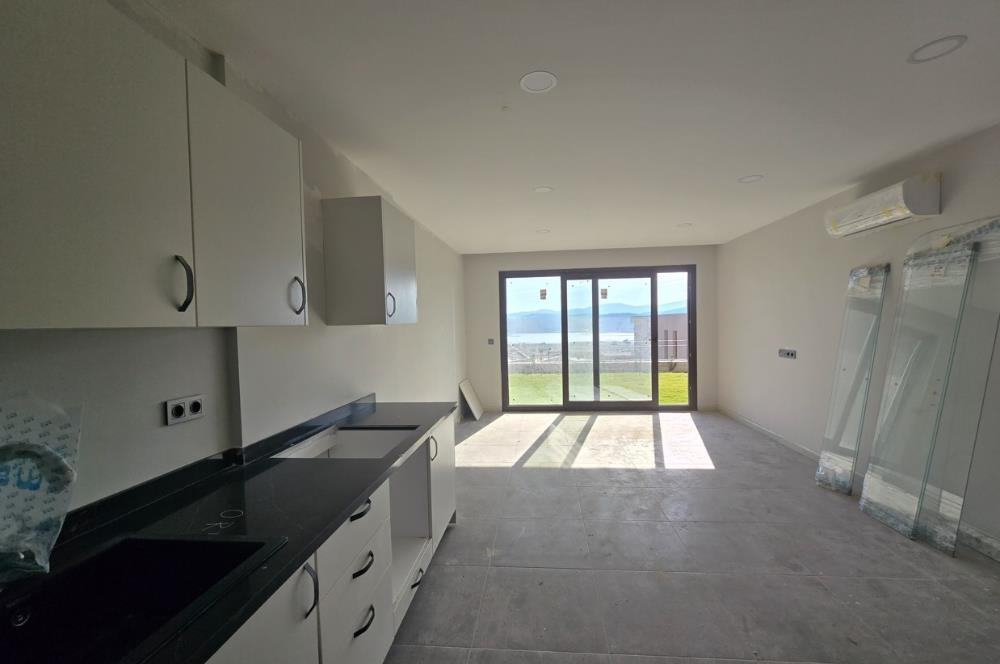 ADABÜKÜ'NDE SİTE İÇERİSİNDE SATILIK BAHÇELİ GÖL MANZARALI DAİRE