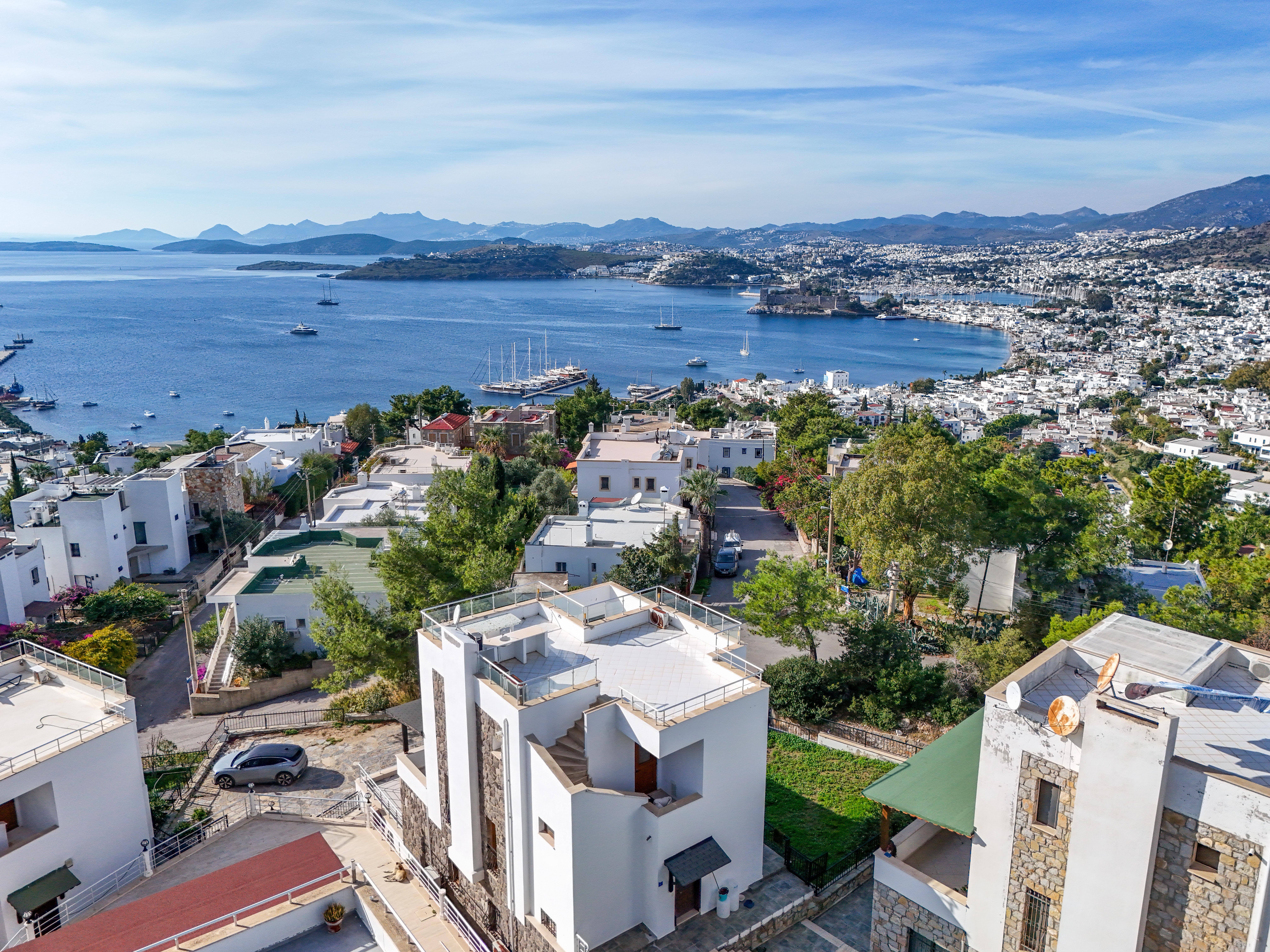 Bodrum Kumbahçe Kale ve Deniz Manzaralı Satılık Müstakil Villa